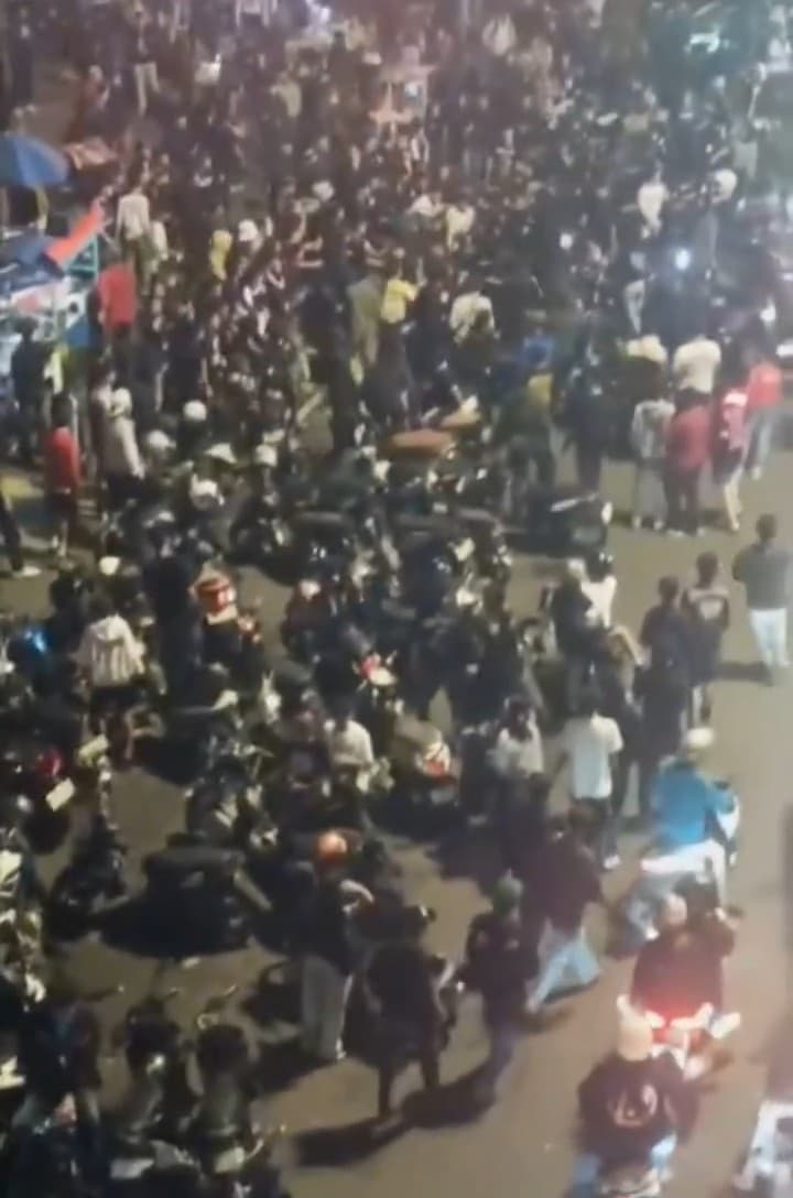 Kericuhan Terjadi di Kawasan Dago Bandung Malam Hari, Warga Berkerumun dan Lalu Lintas Tersendat