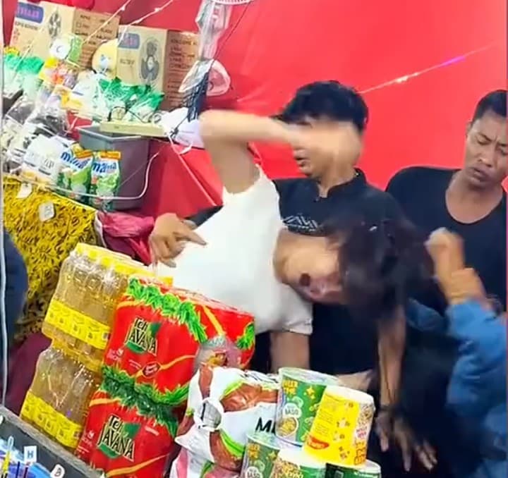 Dua Wanita Bertengkar Hebat di Pasar Malam Belitang, Video Jeritan Histeris Viral di Media Sosial